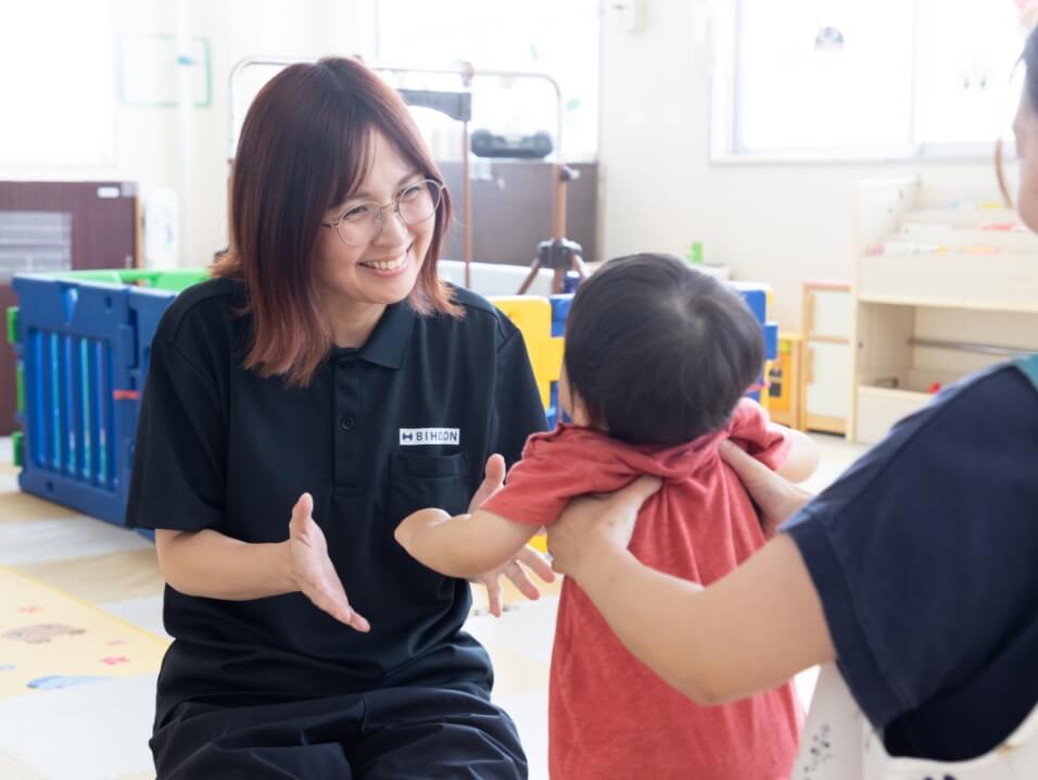 託児室や仲間の支えが、子育てと仕事を後押し